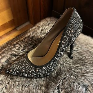 Beautiful black and silver studded stilettos 🖤